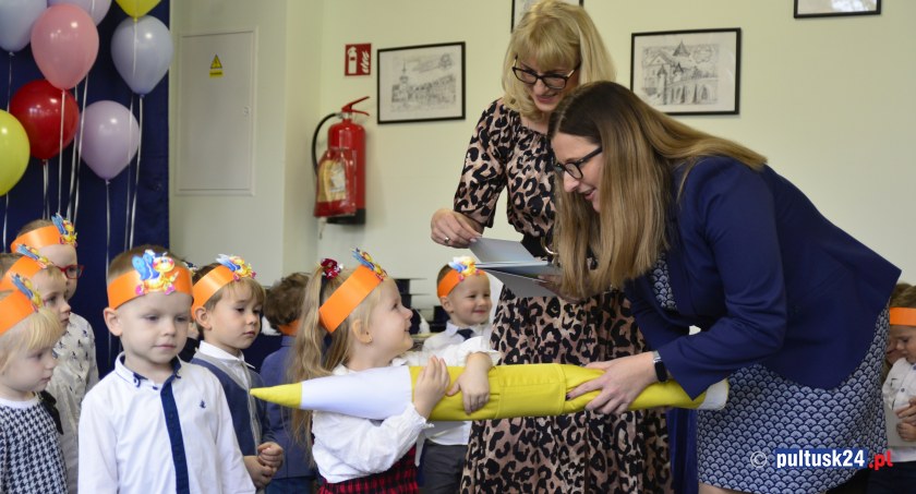 Pasowanie Motylków i Wiewiórek w miejskiej Piątce
