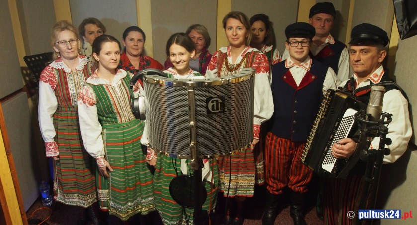 Zespół ludowy Kurpie Białe na płycie „Pułtusk kolęduje”