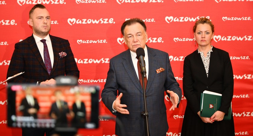 Marszałek wzywa skarb państwa i NFZ do zwrotu 100 mln zł