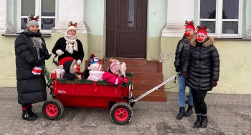 Dzieci ze żłobka odwiedziły policjantów