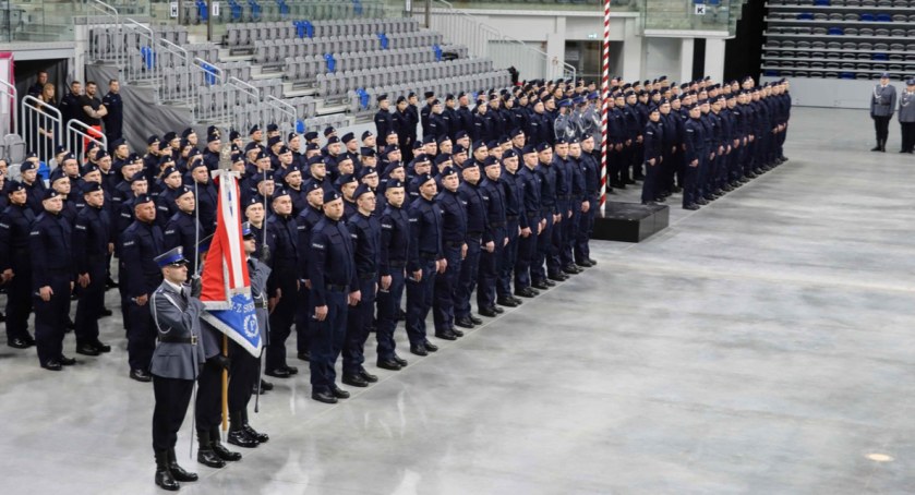 Nowi policjanci w szeregach KPP Pułtusk