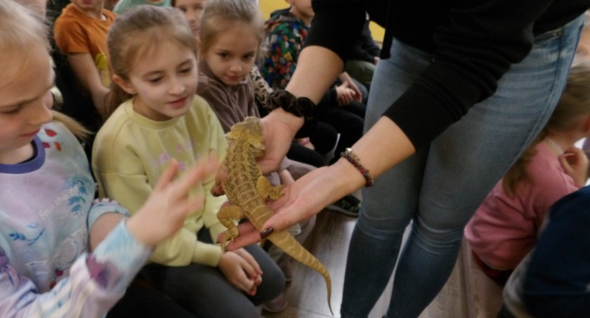 Warsztaty z EduŻabą w pobyłkowskiej szkole