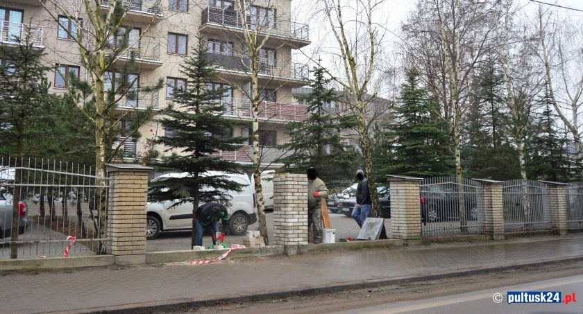 Trwają prace po wypadku na ul. Jana Pawła