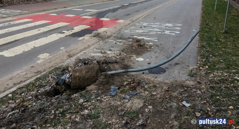 Mistrz kierownicy… rozwala znaki