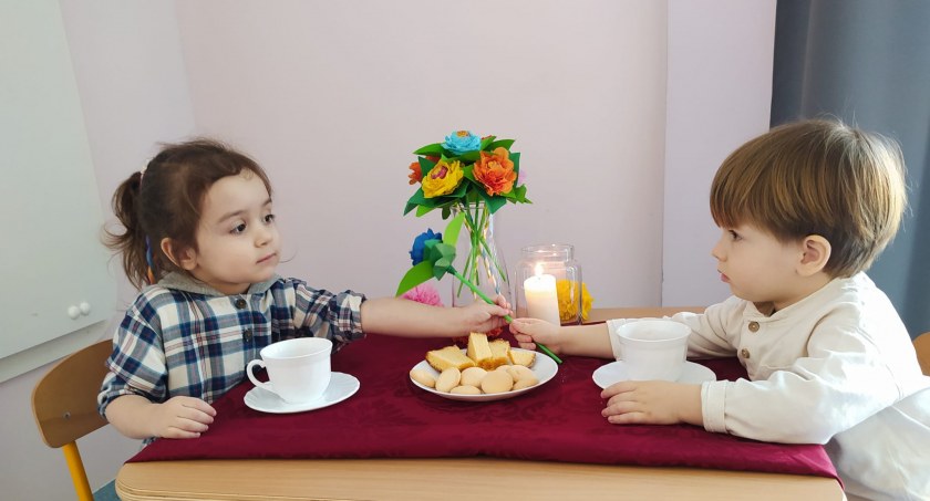 Mali dżentelmeni obdarowali swoje kobiety