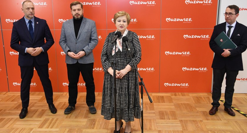 Mazowsze składa pozew i domaga się zwrotu 100 mln zł od NFZ i skarbu państwa 