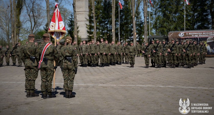 Przysięga wojskowa nowych żołnierzy 5MBOT