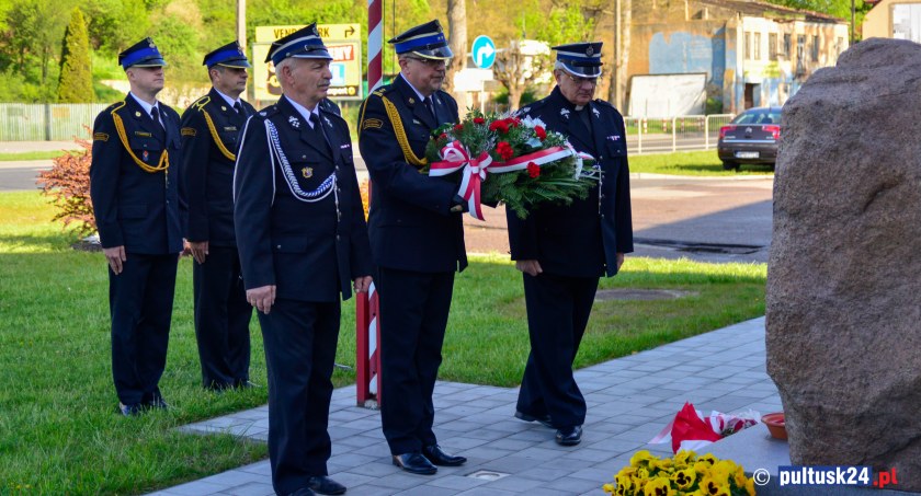 Za poległych w obronie ojczyzny i zmarłych strażaków powiatu pułtuskiego