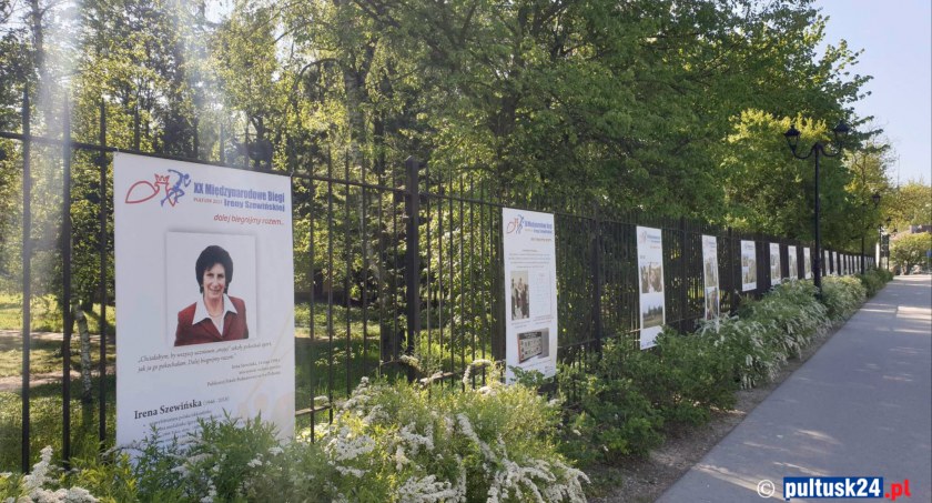 Nowa wystawa na ogrodzeniu parku zamkowego (ul. Słowackiego)
