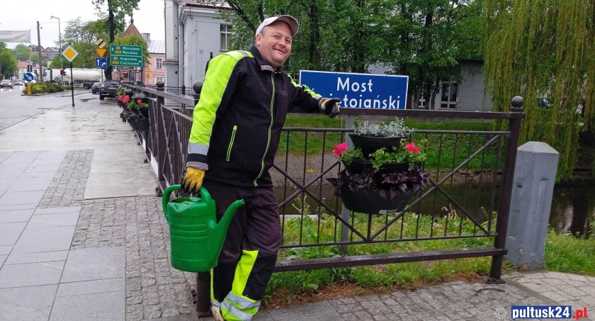 Pracownicy PPUK ukwiecali Most Świętojański
