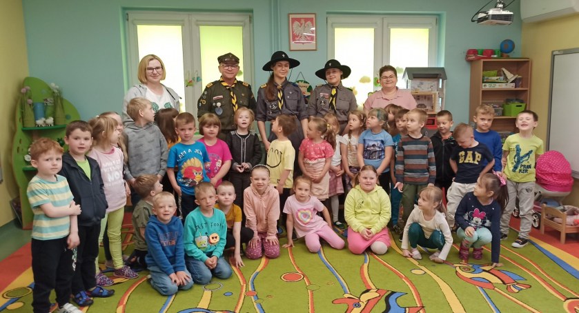 Czuwaj! Przedszkolaki z Pokrzywnicy spotkały się z harcerzami