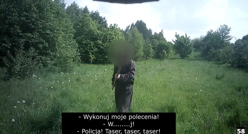 Rzucał kamieniami w sąsiada. Podczas interwencji zranił widłami policyjnego psa