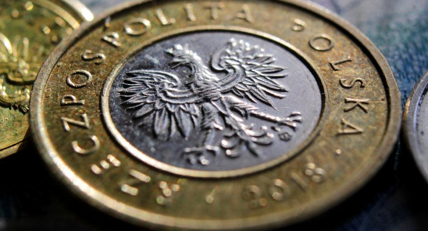 Internauci w większości przeciwni podwyżce 500+
