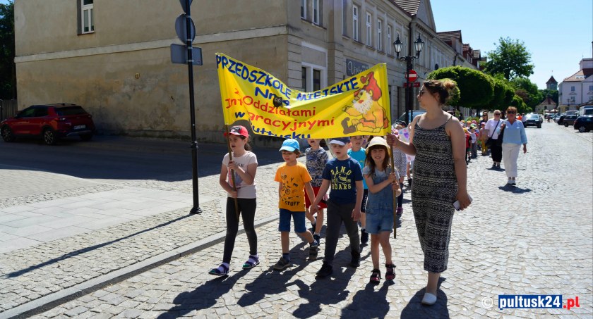 Przedszkole Miejskie nr 4 w marszu ulicami Pułtuska