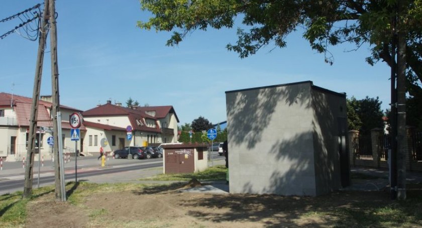 Jest kolejna miejska toaleta