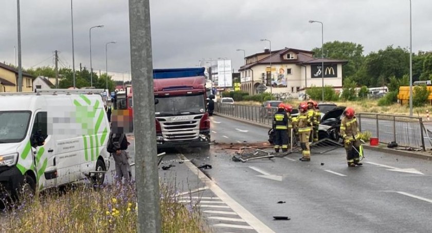Wypadek w Zegrzu. Ruch do Warszawy utrudniony