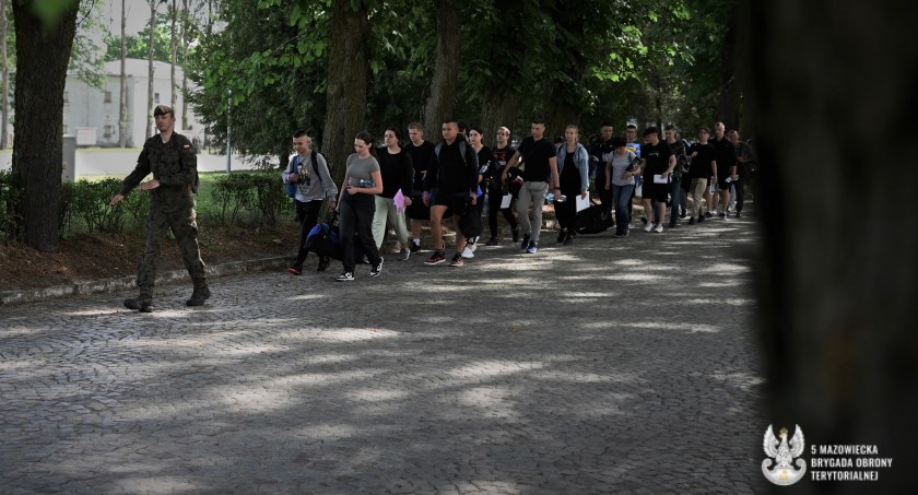 Ze szkolnej ławki prosto na poligon, marsz!