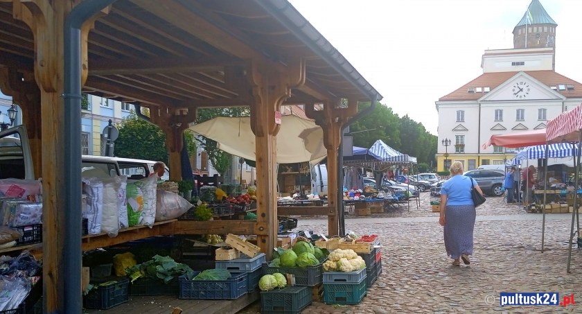 Sezonowe owoce i warzywa – dzisiejsze ceny na pułtuskim rynku