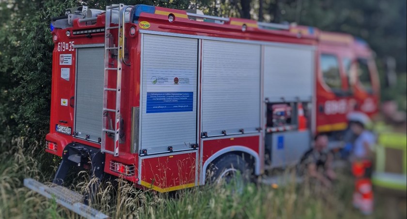Zasnął na torach, przejechał nad nim pociąg...