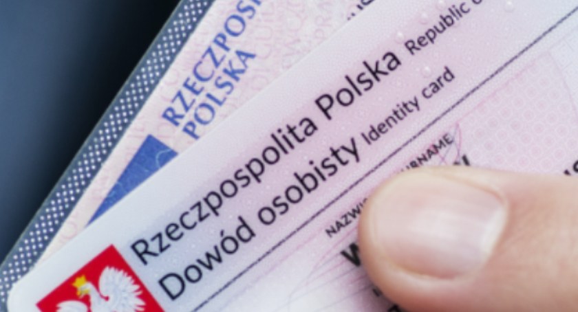 mObywatel. Dowód w aplikacji na równi z plastikowym