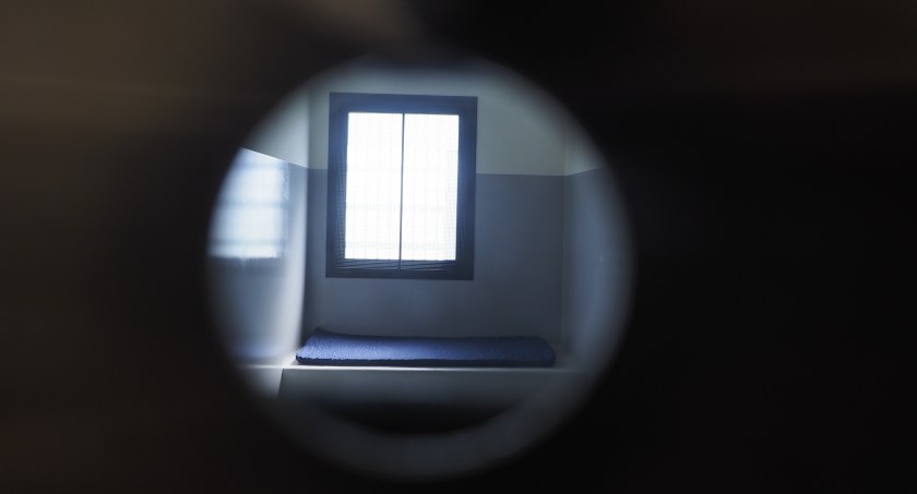 Zakaz zbliżania się nie wystarczył. Sąd zastosował tymczasowy areszt