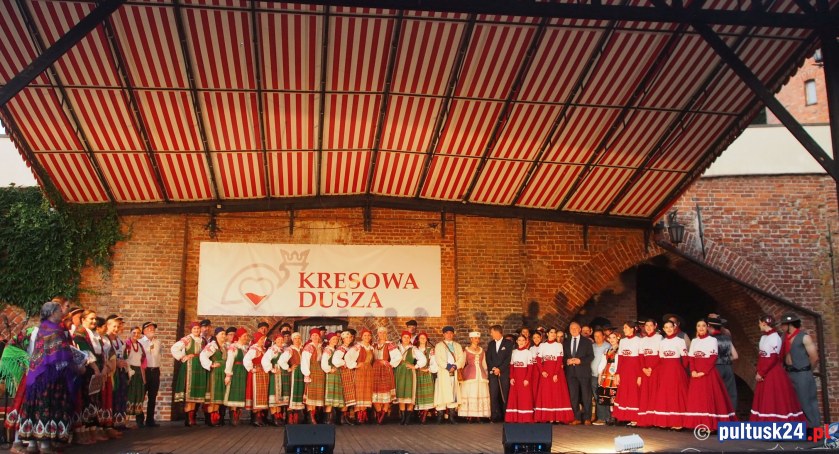 Kurpie Białe z Dąbrowy i Wisła z Brazylii na festiwalu Kresowa Dusza