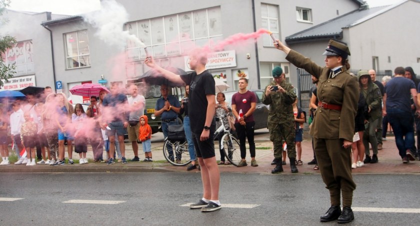 Punktualnie o 17:00 w bramie Kościuszki