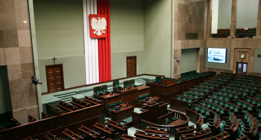 Kto pyta, ten dobrze głosuje - piszcie pytania, a my je zadamy kandydatom w Waszym imieniu