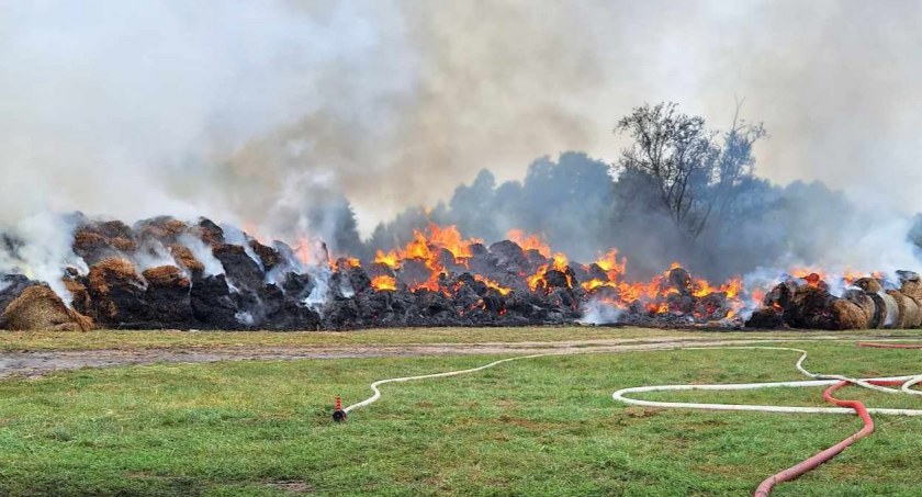 Pijany 45-latek podpalił 700 bel słomy! Straty sięgają 80 tysięcy