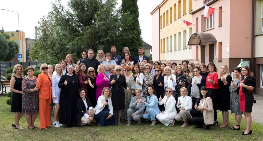 Kadra pedagogiczna pułtuskiej „Trójki” poleca się na nowy rok szkolny!