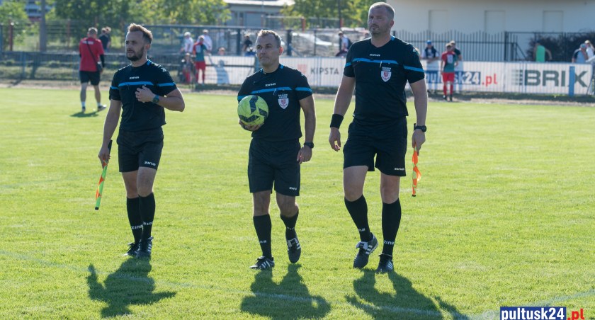Nadnarwianka Pułtusk – Żbik Nasielsk 1-2. Sędziowie dużo gorzej!