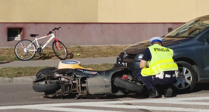 Wypadek na Mickiewicza. Poszkodowany 65-letni motorowerzysta