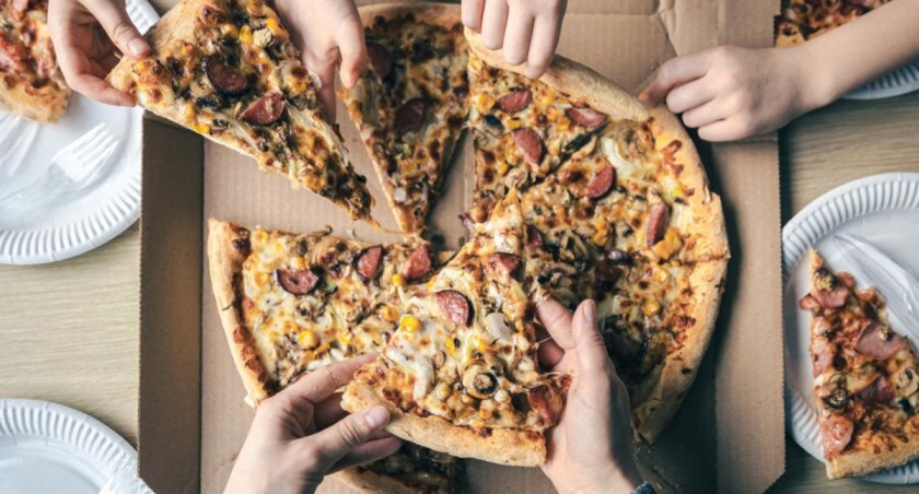 Wakacje dla fast foodów i pizzerii nie były zbyt łaskawe. Klienci częściej kupowali gotowe dania