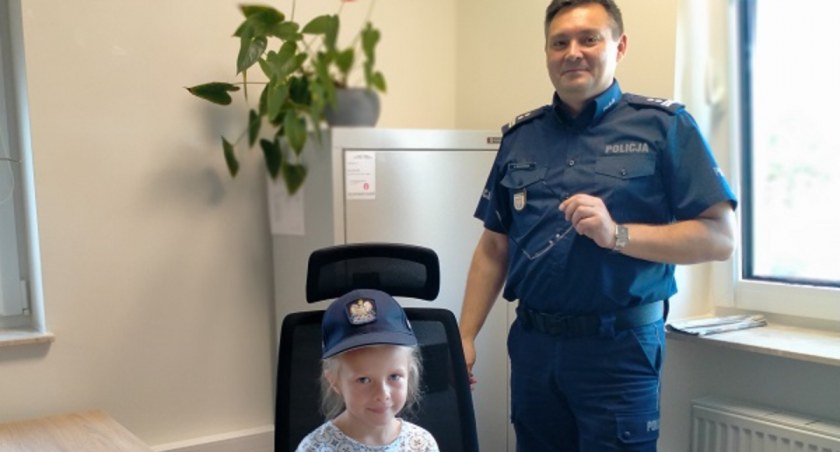 O tym jak Ania została Komendantem... - czyli Przedszkolaki z Miejskiej Piątki z wizytą u Policjantów