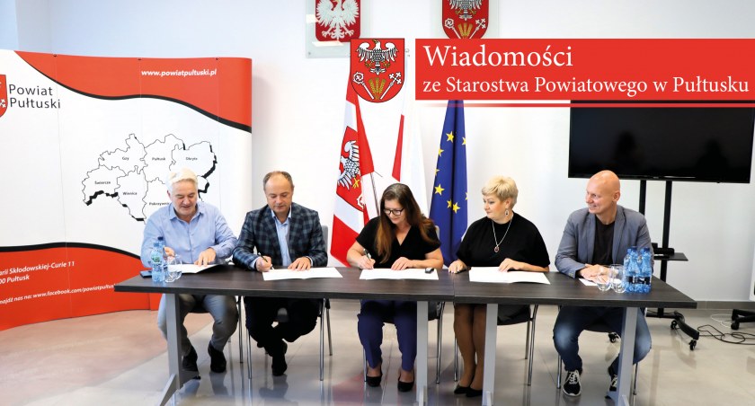 Podpisanie umowy na remont dróg powiatowych w Pniewie i Zatorach