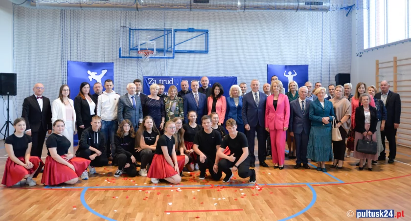 PSP w Błędostowie cieszy się z nowej hali sportowej