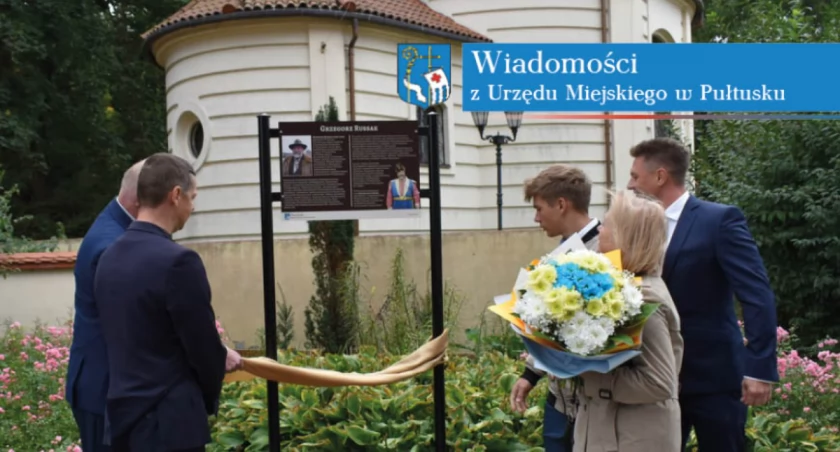 Uroczystość odsłonięcia tablicy pamiątkowej poświęconej Grzegorzowi Russakowi