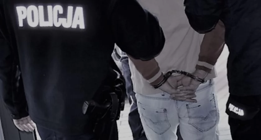 Włamał się do domu. Policjanci znaleźli go w łóżku
