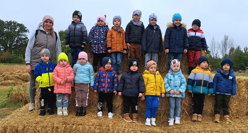 Dzieci z Zespołu Szkolno-Przedszkolnego w Przemiarowie na wycieczce w Dyniolandzie