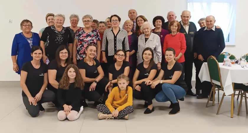 Spotkanie z seniorami w ramach programu „Danie Wspólnych Chwil Fundacji Biedronki”. Pysznie i z niespodzianką
