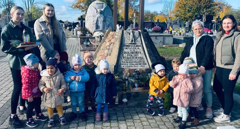 Piękne i ekologiczne znicze wykonane przez dzieci z Miejskiego Żłobka