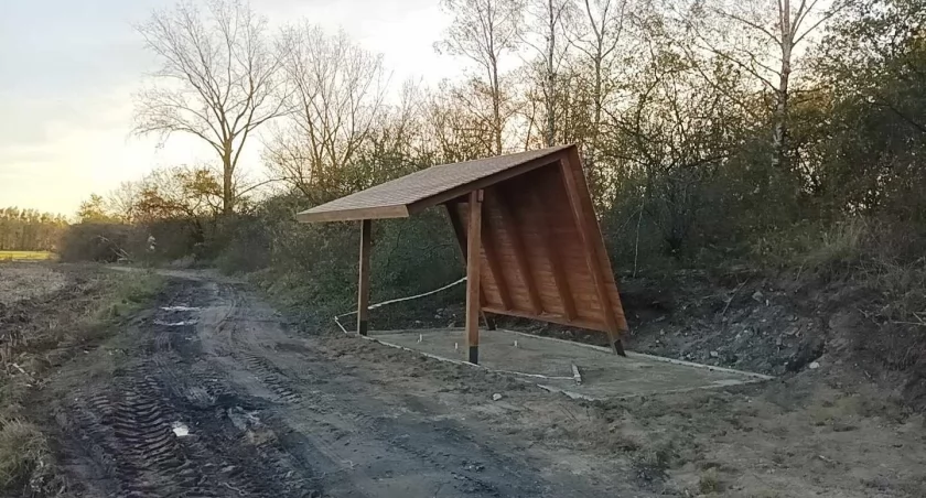 Trwają prace nad wiatami przystankowymi dla rowerzystów