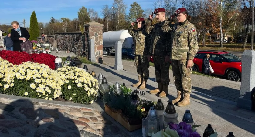 Uczniowie CN-B „Feniks” uczcili pamięć poległych żołnierzy