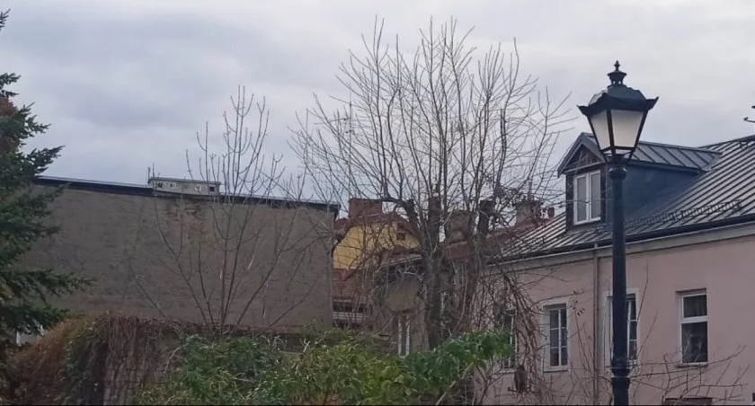 W starej części miasta trwa wymiana latarni