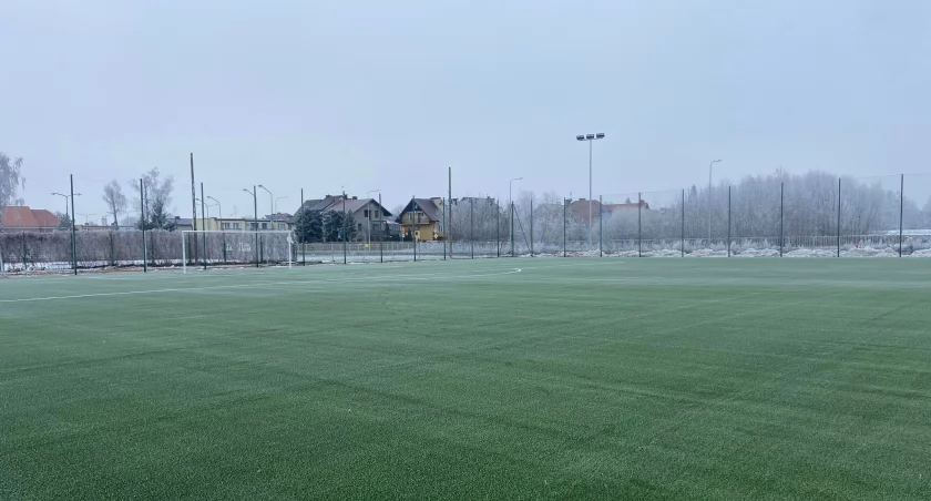 Na nowym boisku stoją już bramki! Ukończenie prac coraz bliżej