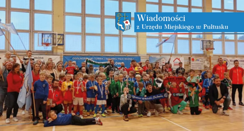 Rozpoczęcie VI cyklu Turniejów Piłki Nożnej Młodych Orłów Nadnarwianki Pułtusk im. Wojciecha Werczyńskiego