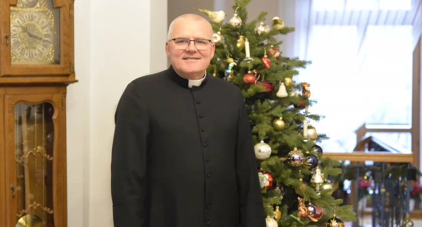 Uparcie i skrycie, ach życie, kocham cię w zachwycie! - wywiad z ks. kan. Jarosławem Arbatem
