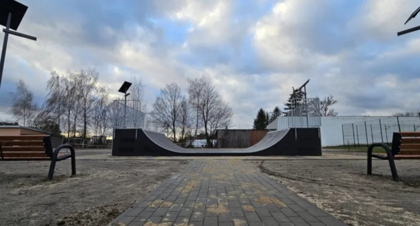 Kolejny etap budowy skateparku przy Zespole Placówek Oświatowych w Obrytem