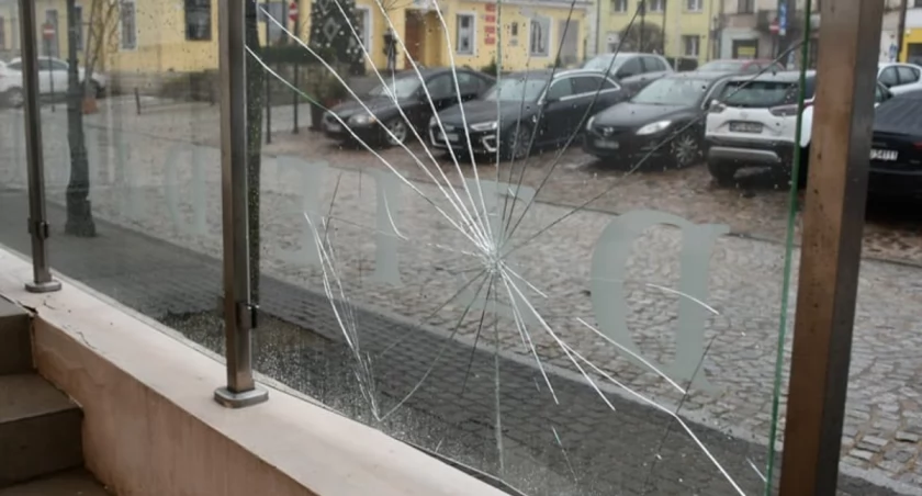 Wandal, niszczący mienie miasta już w rękach policji