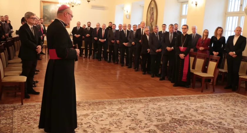 Noworoczne spotkanie samorządowców z biskupem płockim Szymonem Stułkowskim z pułtuskim akcentem